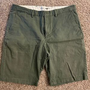Green Old Navy shorts